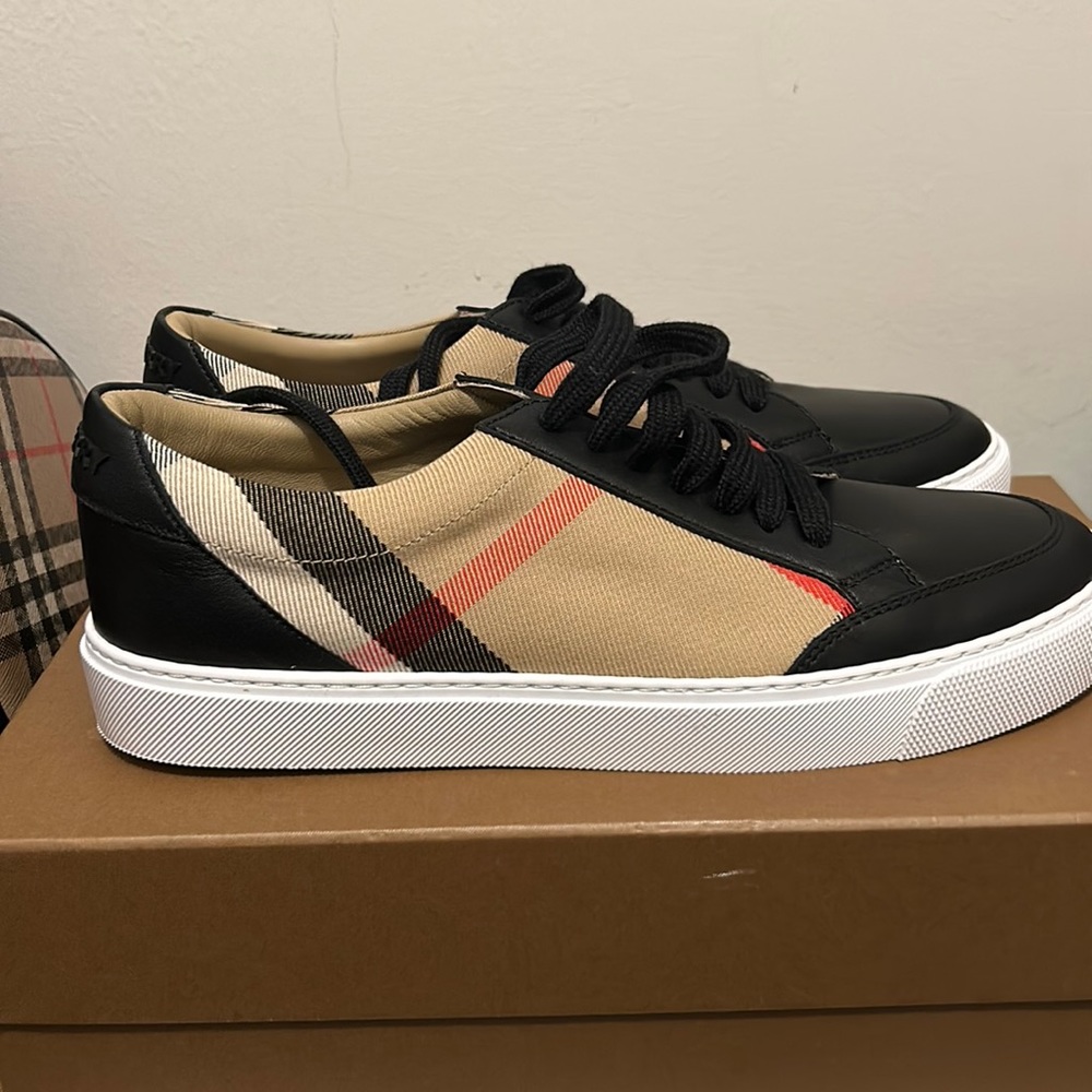 Burberry Womens Low Top Sneakers - Picture 1 of 5